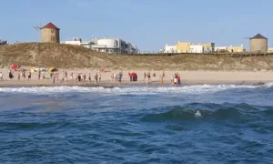 Duas pessoas resgatadas na praia dos Moinhos em Viana do Castelo