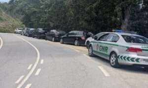 GNR Viana do Castelo – GNR fiscaliza Lagoa da Esturranha e deteta 43 infrações por estacionamento irregular (1)