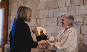 Entrega do prémio “Guerra Junqueiro” a Dulce Maria Cardoso marca abertura de festival literário luso-brasileiro q4