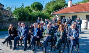 Ministro das Infraestruturas e Habitação inaugura 32 novas habitações em Alvarães GCI_3952