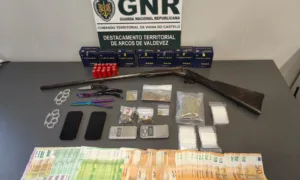 GNR Viana do Castelo – Dois detidos por tráfico de estupefacientes e posse de armas proibidas