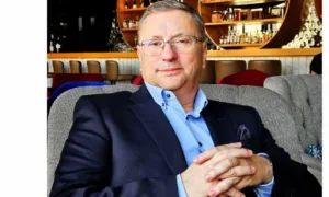 “Os meus heterónimos vivem todos na mesma casa”, diz escritor português durante entrevista a revista árabe q1